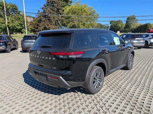 2025 Nissan Pathfinder S 4WD