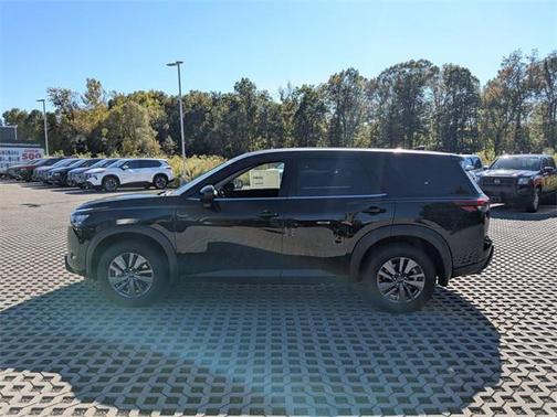 2025 Nissan Pathfinder S 4WD