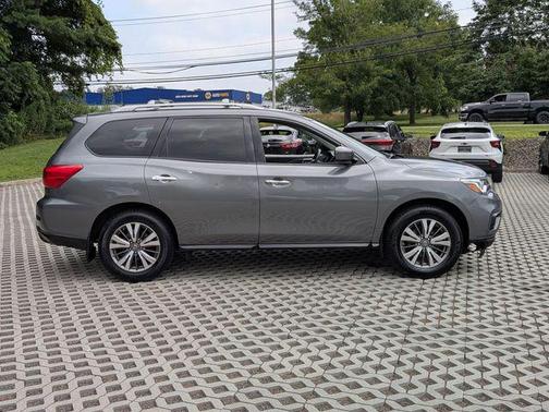 2019 Nissan Pathfinder S