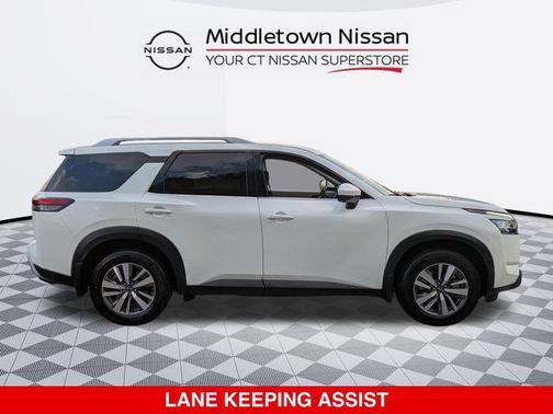 2024 Nissan Pathfinder SL 4WD