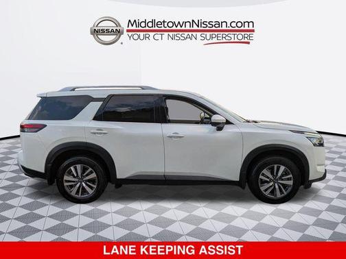 2024 Nissan Pathfinder SL 4WD