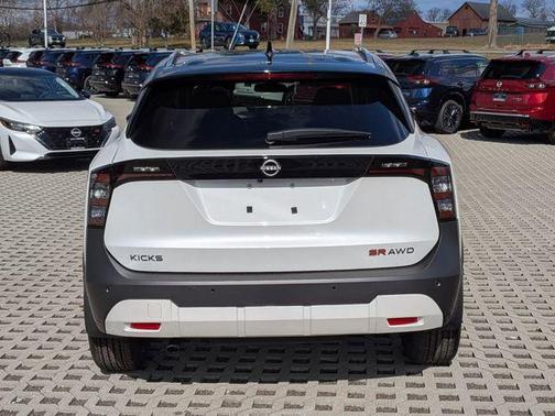 2026 Nissan Kicks SR