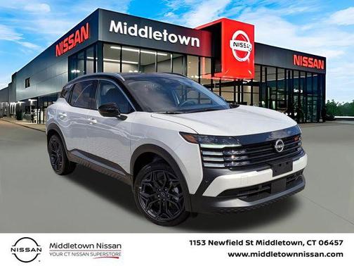 Aspen White Tricoat/Super Black 2026 Nissan Kicks SR