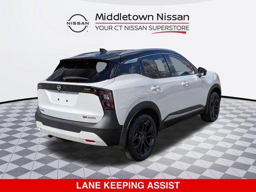 Aspen White Tricoat/Super Black 2026 Nissan Kicks SR
