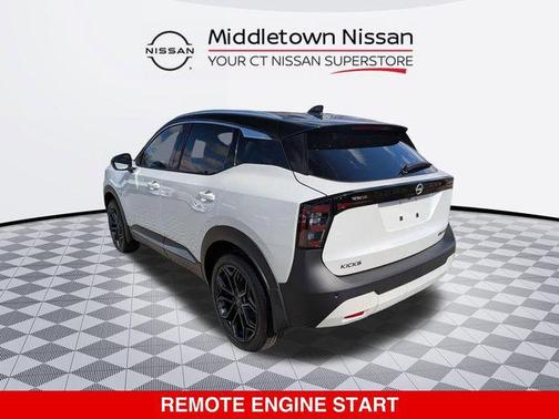Aspen White Tricoat/Super Black 2026 Nissan Kicks SR