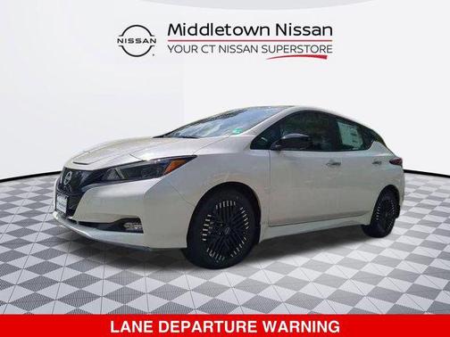 Super Black/Pearl White 2025 Nissan Leaf SV PLUS