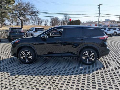 2025 Nissan Rogue SL