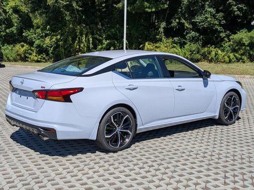 2025 Nissan Altima SR FWD