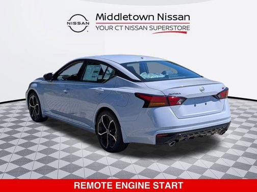 2025 Nissan Altima SR FWD