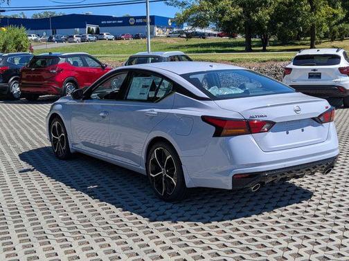 2025 Nissan Altima SR FWD