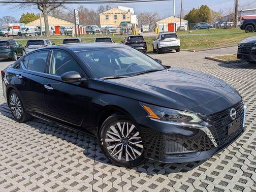 Super Black 2024 Nissan Altima 2.5 SV