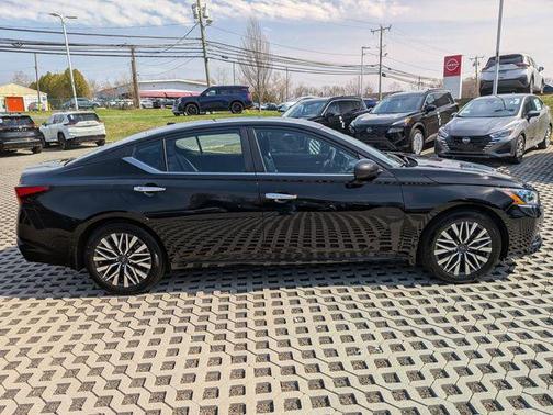 Super Black 2024 Nissan Altima 2.5 SV