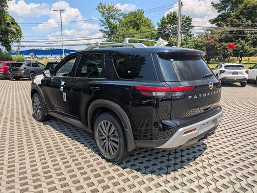 2025 Nissan Pathfinder SL 4WD