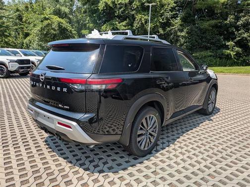 2025 Nissan Pathfinder SL 4WD