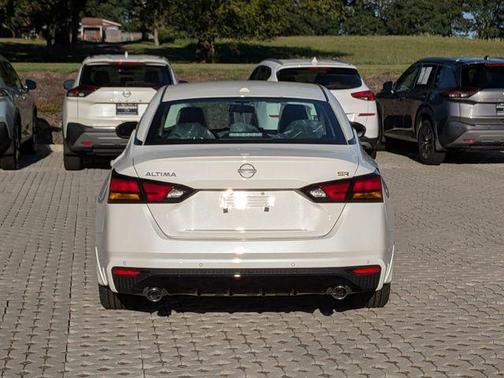 2025 Nissan Altima SR FWD