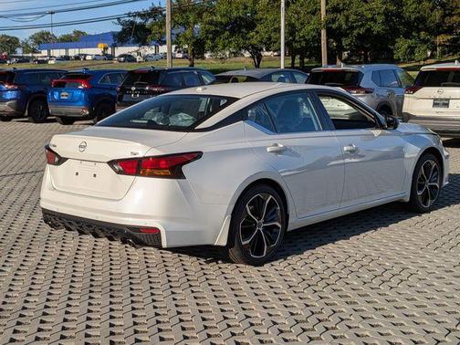 2025 Nissan Altima SR FWD