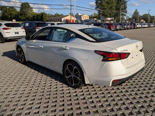 2025 Nissan Altima SR FWD