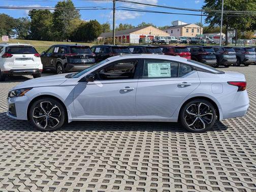 2025 Nissan Altima SR FWD