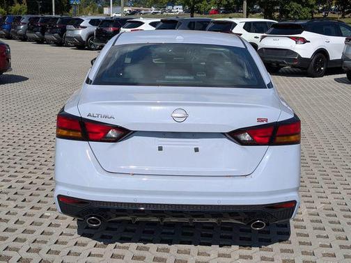 2025 Nissan Altima SR FWD