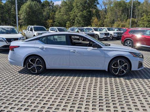 2025 Nissan Altima SR FWD