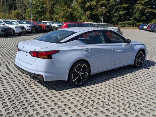 2025 Nissan Altima SR FWD