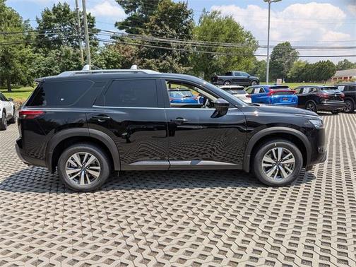 2025 Nissan Pathfinder SL 4WD