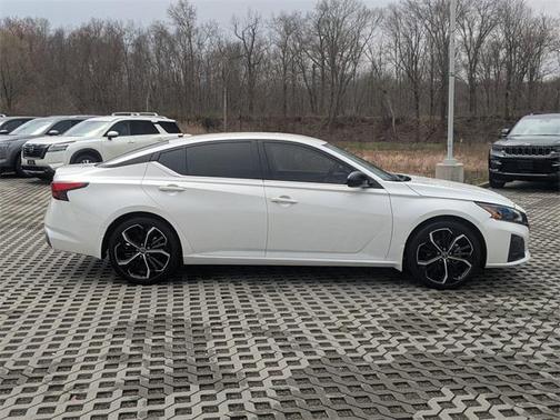 2024 Nissan Altima SR FWD