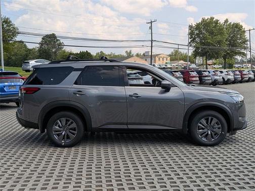 2025 Nissan Pathfinder SV 4WD
