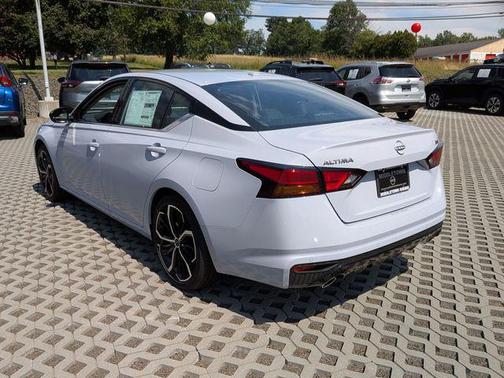 2025 Nissan Altima SR FWD