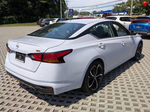 2025 Nissan Altima SR FWD