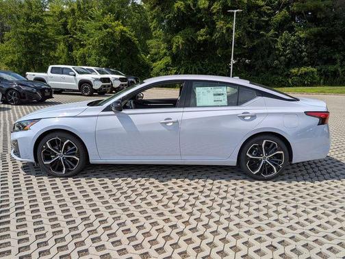 2025 Nissan Altima SR FWD