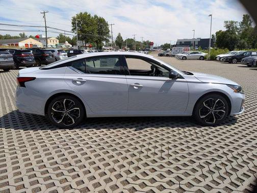 2025 Nissan Altima SR FWD