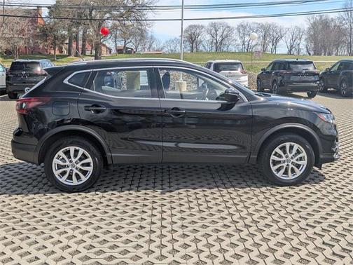 2022 Nissan Rogue Sport SV