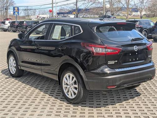 2022 Nissan Rogue Sport SV