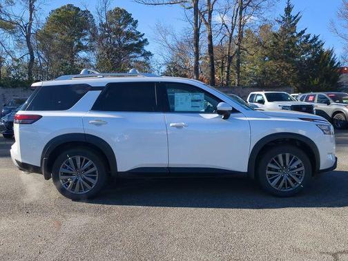 2025 Nissan Pathfinder SL 4WD