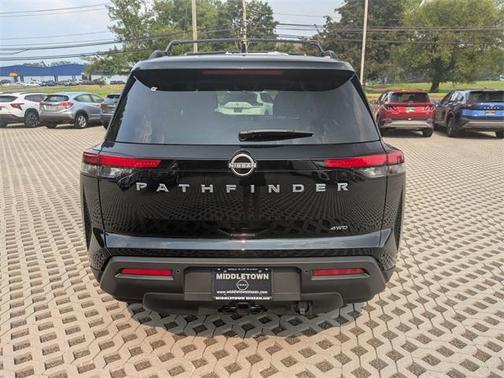 2025 Nissan Pathfinder SV 4WD
