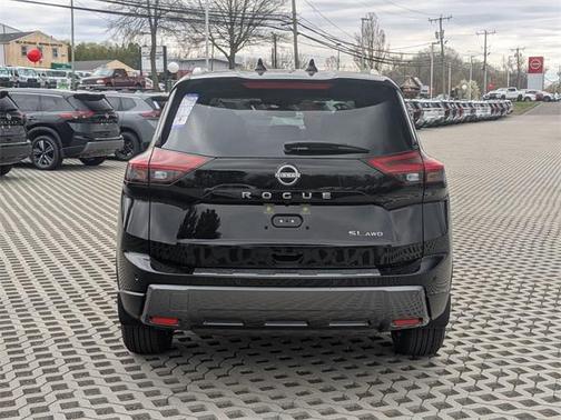 2025 Nissan Rogue SL