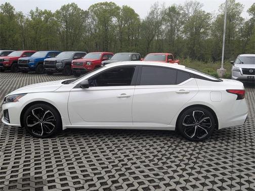 2023 Nissan Altima SR FWD