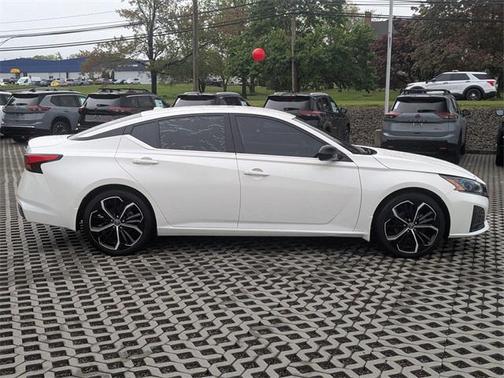 2023 Nissan Altima SR FWD