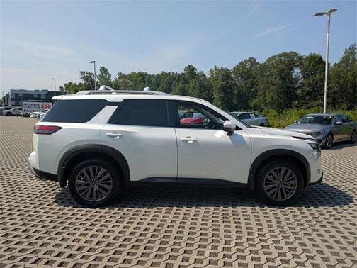 2025 Nissan Pathfinder SL 4WD