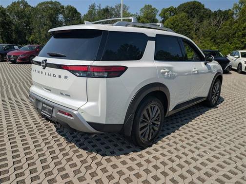 2025 Nissan Pathfinder SL 4WD
