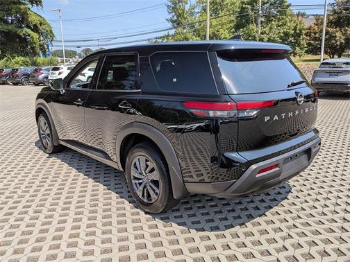 2024 Nissan Pathfinder S 4WD
