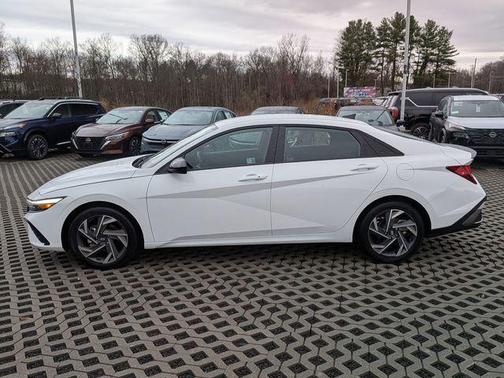 2025 Hyundai ELANTRA Sport