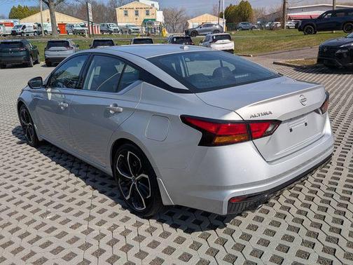 Brilliant Silver Metallic 2024 Nissan Altima SR FWD
