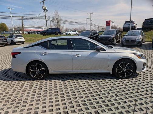 Brilliant Silver Metallic 2024 Nissan Altima SR FWD