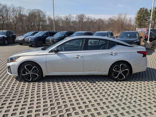 Brilliant Silver Metallic 2024 Nissan Altima SR FWD