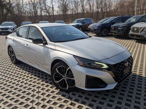Brilliant Silver Metallic 2024 Nissan Altima SR FWD