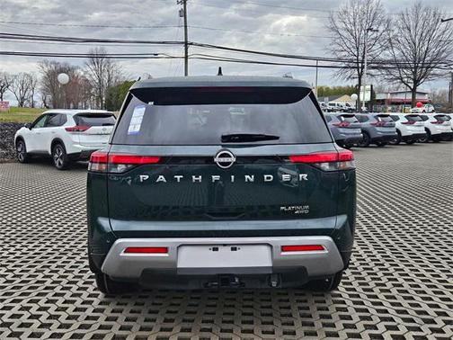 2025 Nissan Pathfinder Platinum 4WD