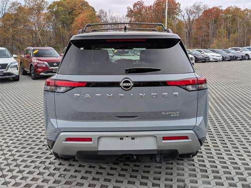 2025 Nissan Pathfinder Platinum 4WD