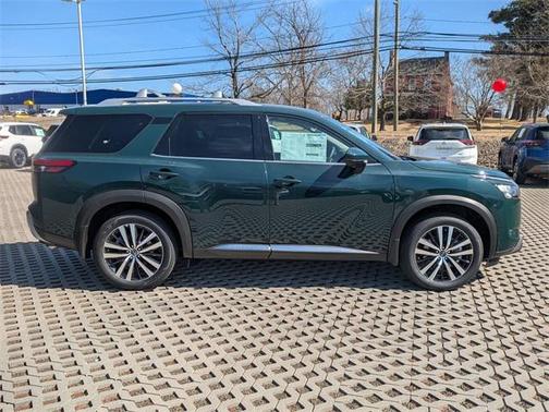 2025 Nissan Pathfinder Platinum 4WD